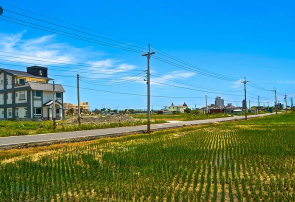 The Suburban Neighborhood That Generates More Power Than It Uses